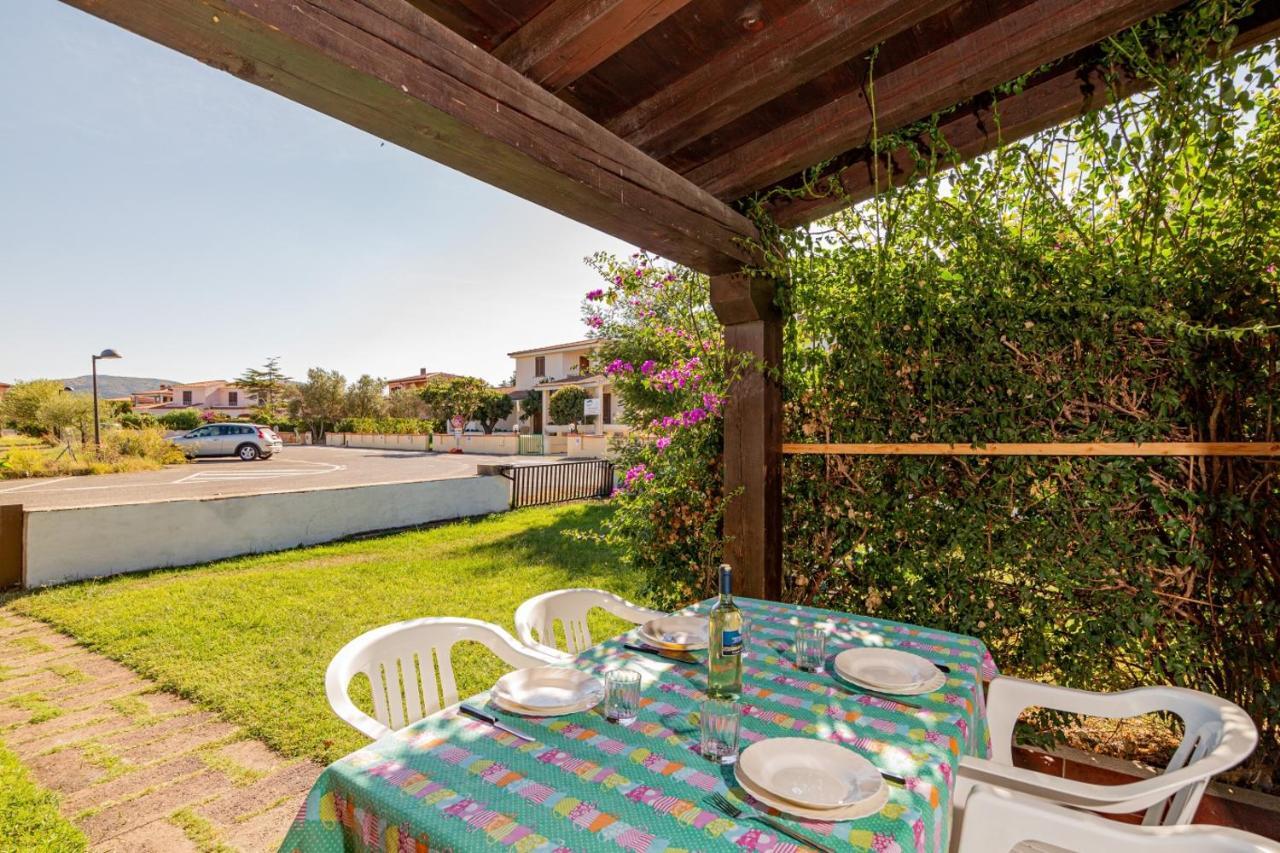 Appartamento Trilocale Le Canne 6 Posti Letto Con Giardino Сан-Теодоро Экстерьер фото