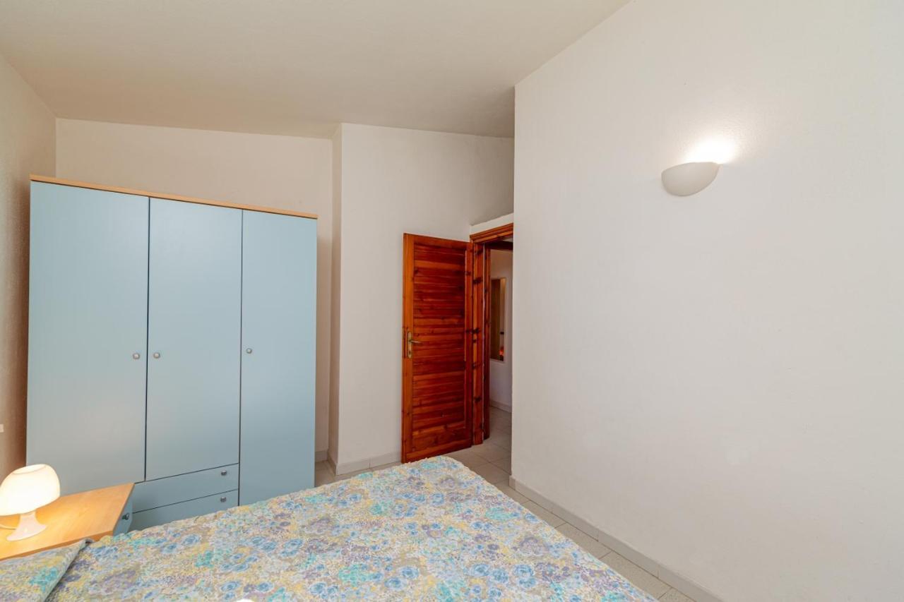 Appartamento Trilocale Le Canne 6 Posti Letto Con Giardino Сан-Теодоро Экстерьер фото