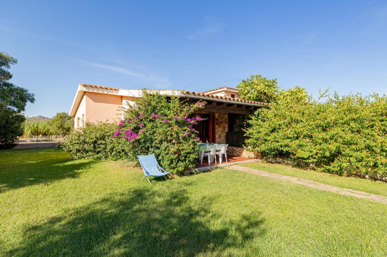 Appartamento Trilocale Le Canne 6 Posti Letto Con Giardino Сан-Теодоро Экстерьер фото