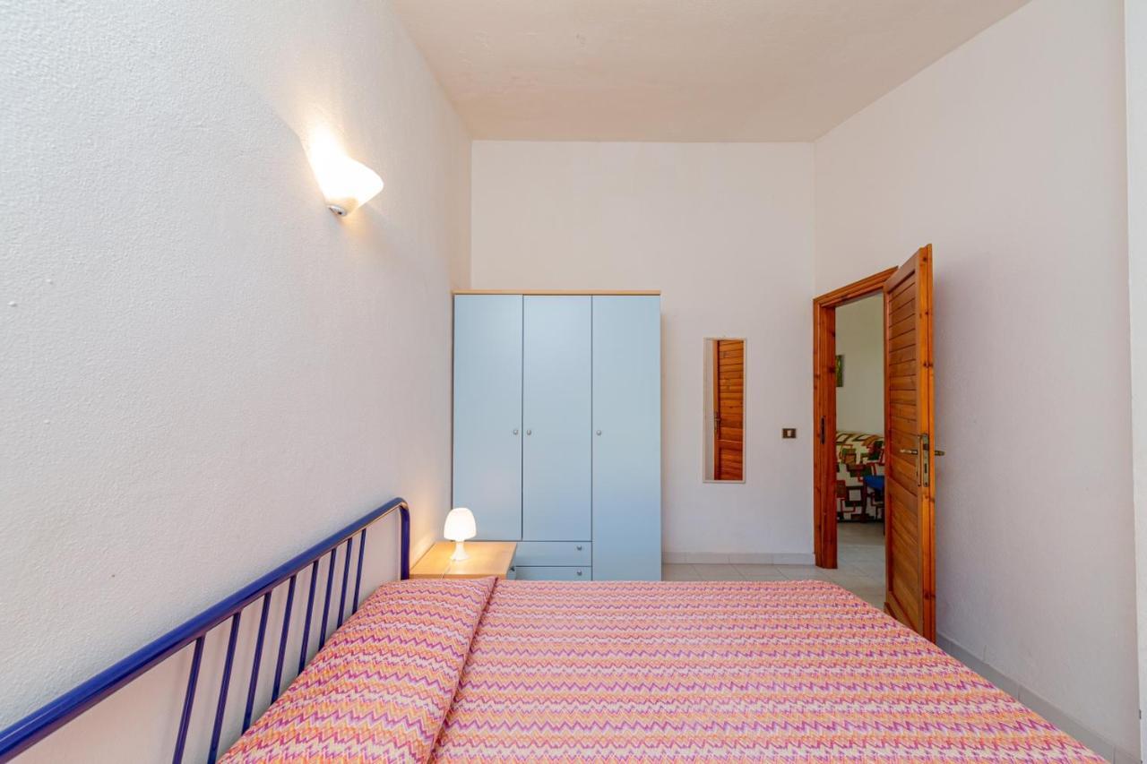 Appartamento Trilocale Le Canne 6 Posti Letto Con Giardino Сан-Теодоро Экстерьер фото