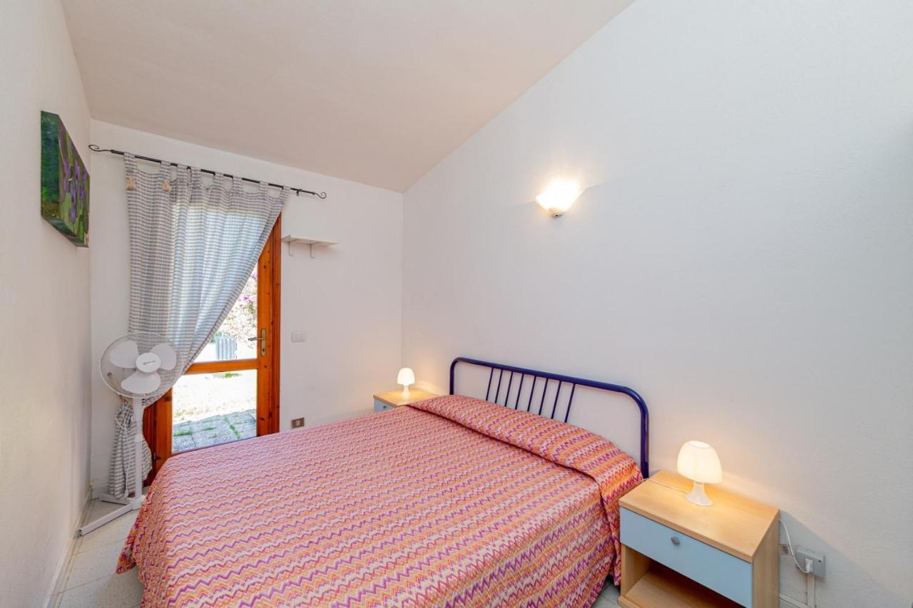 Appartamento Trilocale Le Canne 6 Posti Letto Con Giardino Сан-Теодоро Экстерьер фото