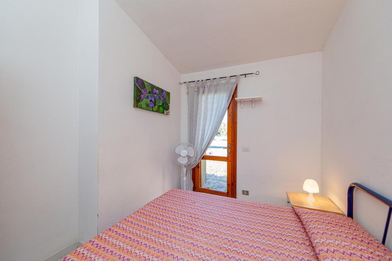Appartamento Trilocale Le Canne 6 Posti Letto Con Giardino Сан-Теодоро Экстерьер фото